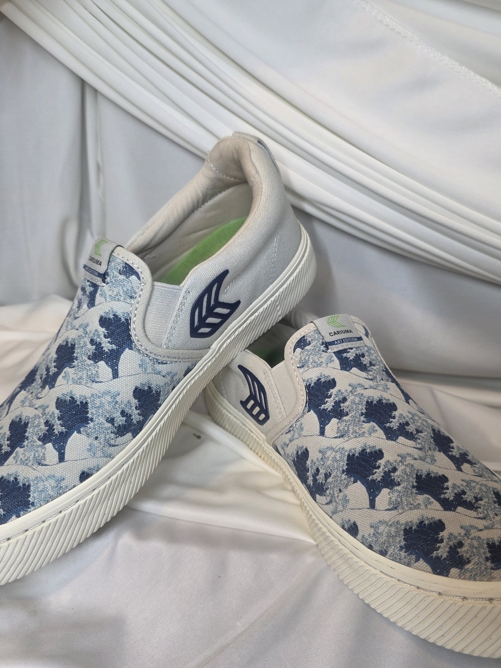 Cariuma Art Edition slip-on sneakers,  Slip-On Sneakers in Blue and White